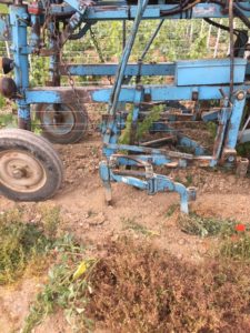 tracteur labour vignoble mandois